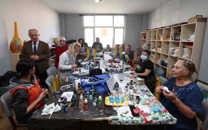 Derinceli Kadınların Merkezi: "Der-mek"