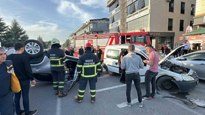 Cip, Hafif Ticari Araç İle Çarpıştı: 2 Yaralı