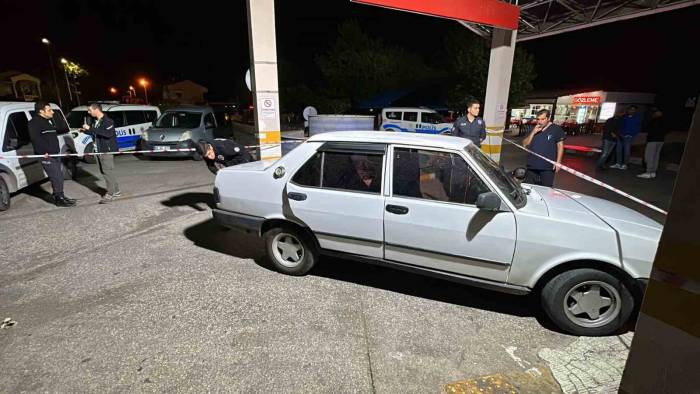 Seyir Halindeyken Silahla Vurulan Kadın, Otomobilini Hastaneye Kadar Sürdü