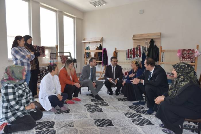 Vali Yardımcısı Karadağ, Meslek Edindirme Kurslarını Gezdi