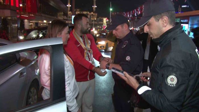 İstanbul’da Helikopter Destekli ’huzur’ Uygulaması: Aracında Uyuşturucu Bulunan 1 Kişi Yakalandı