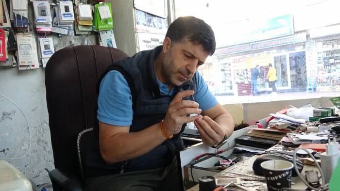 33 Yıllık Mardinli Saat Ustası Zamana Ayar Veriyor