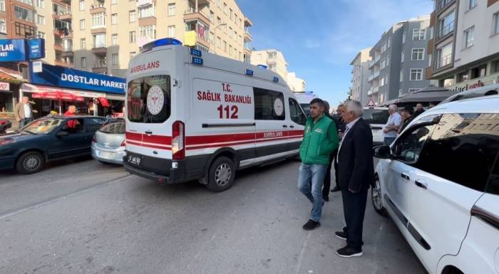Sinop’ta Motosiklet Kazası Kamerada: 2 Yaralı