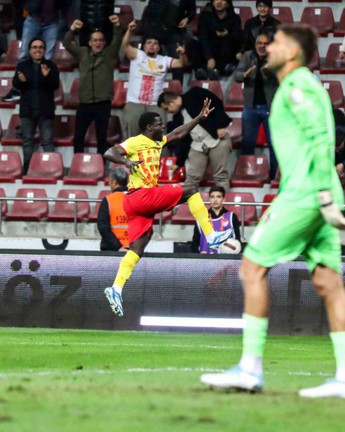 Olivier Kemen İlk Golünü Attı