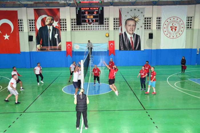 Türkeli’de Kurumlar Arası Voleybol Turnuvası Sona Erdi