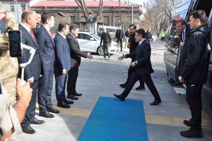 Bakan Yumaklı, Kars Valiliğini Ziyaret Etti
