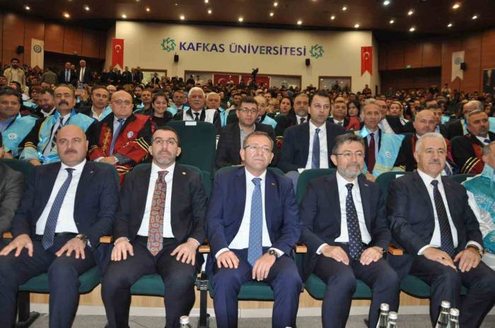 Bakan Yumaklı, Kars’ta Öğrencilere Seslendi