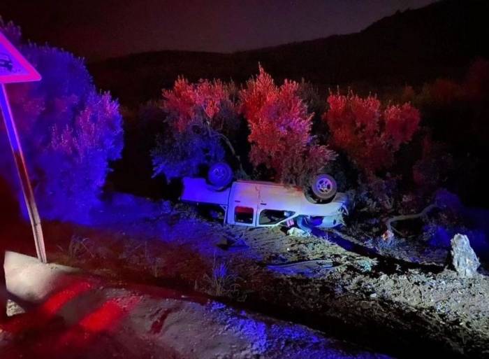 Direksiyon Hakimiyetini Kaybetti, Tarlaya Daldı: 1 Ölü