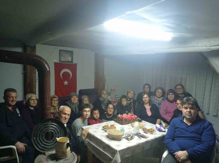 100. Yaşına Giren Yaşlı Kadına, Torunlarından Sürpriz Doğum Günü