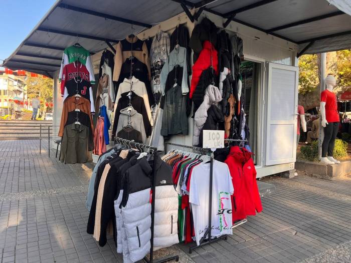 Konteyner İş Yerlerinde Kışlık Ürünler Raflardaki Yerini Aldı