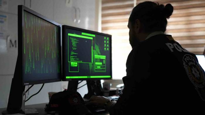 Siber Polisler, 7/24 Sanal Devriyede: Suç İşleyenler Anlık Tespit Ediliyor