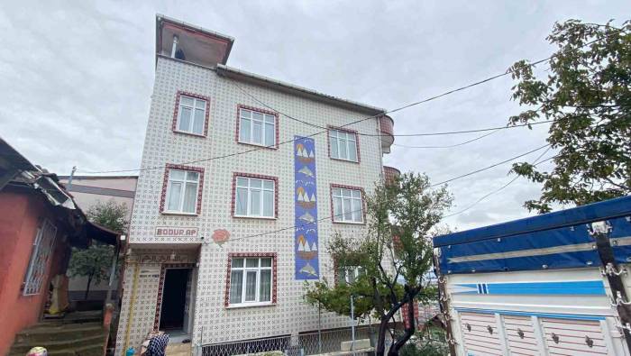 Su Giderini Temizlemek İçin Çıktığı Çatıdan Düştü
