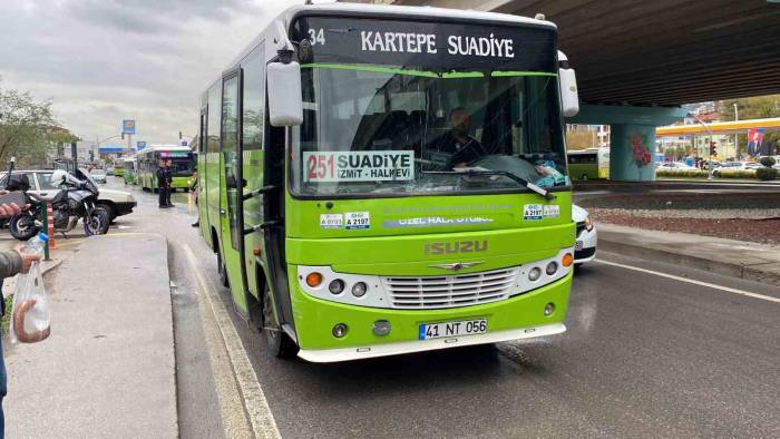 Kocaeli’de İki Halk Otobüsü Çarpıştı: 1 Yaralı