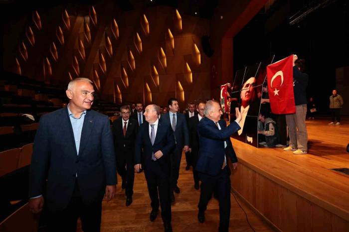 Bakan Ersoy’dan Bilim, Kültür Ve Sanat Merkezine Tam Not