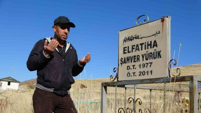 12 Yıldır Dinmeyen Acı: Depremde Eşini Ve 3 Çocuğunu Kaybetti