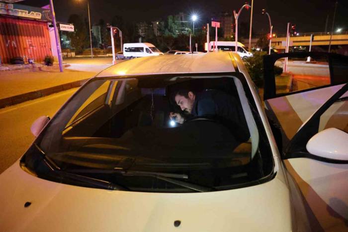 Hükümlü, Polisi Ezip Kaçmak İstedi, Polisler Aracın Lastiklerine Ateş Edip Yakaladı