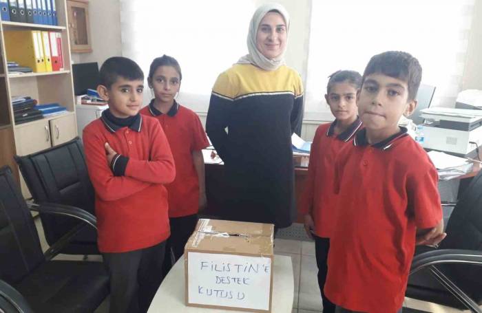 Öğrenciler Kumbaralarını Filistin İçin Boşalttı