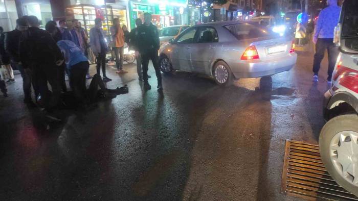 Motosiklet İle Otomobil Çarpıştı: 1 Yaralı