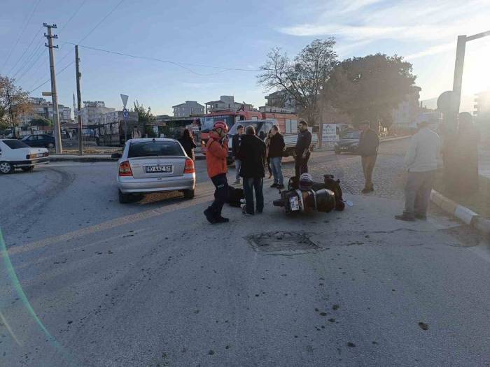 Balıkesir’de Otomobil Ve Motosiklet Çarpıştı: 2 Yaralı