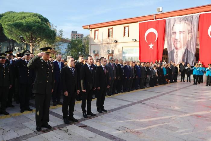 Ulu Önder Atatürk, İzmir’in İlçelerinde Törenlerle Anıldı