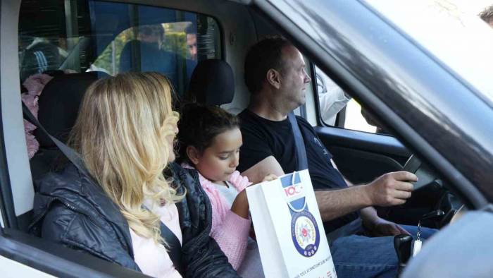 Çocuklar Ebeveynlerinin Trafik Polisi Olacak