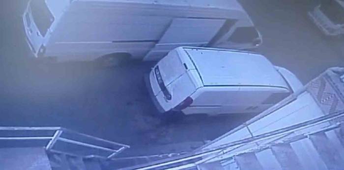 Çekmeköy’de Aracı Çalan Hırsız Trafik Kurallarına Uyarak Kaçtı