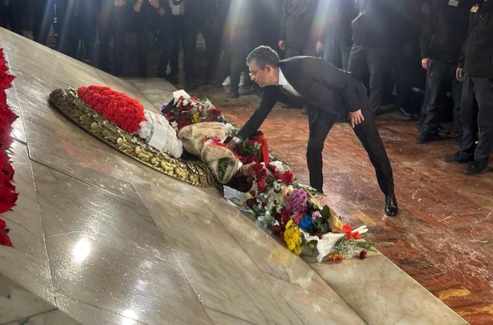 Chp Genel Başkanı Özgür Özel Anıtkabir’i Ziyaret Etti