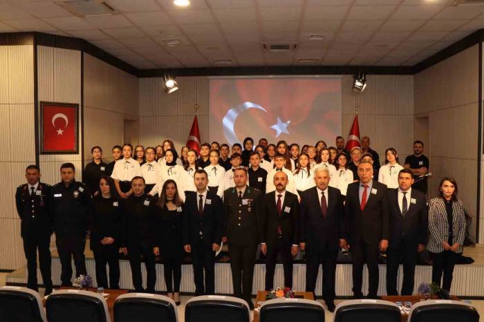 Mustafa Kemal Atatürk Oltu’da Anıldı