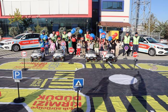 Jandarmadan Okul Öncesi Öğrencilerine Trafik Eğitimi