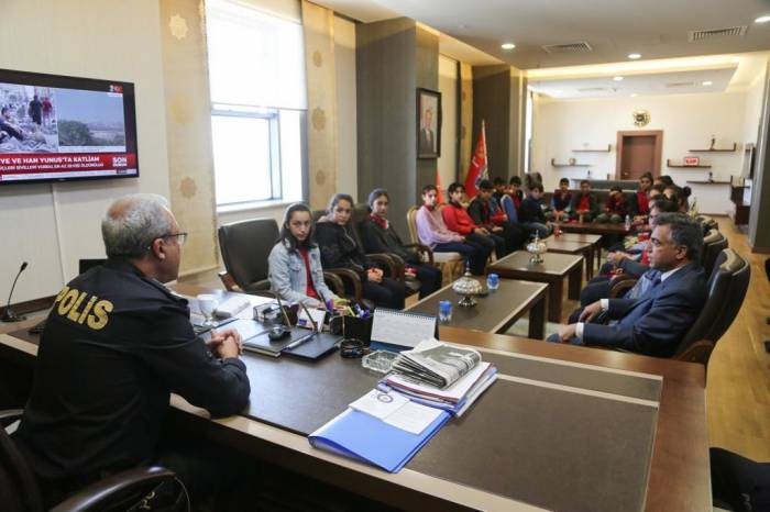 Öğrenciler Emniyet Müdürü Karayel İle Bir Araya Geldi