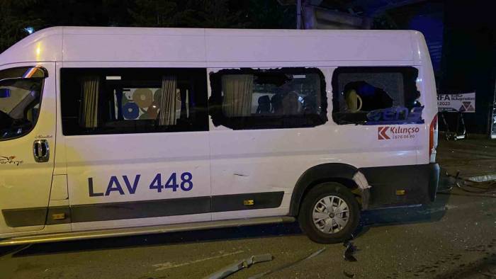 Avcılar’da Alkollü Sürücünün Kullandığı Araç Taksiye Çarptı: 4 Yaralı