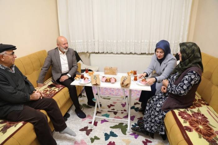 Başkan Çolakbayrakdar: "Yaptığımız Hizmetlerle Gönüllere Dokunuyoruz"