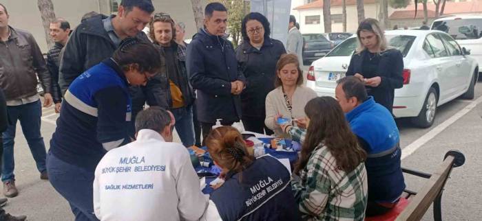 Büyükşehir Sağlık Ekipleri 13 İlçede Şeker Ölçümü Yapıyor