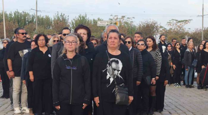 İzmir’de Hayat Durdu: "7’den 77’ye İzindeyiz" Koreografisi