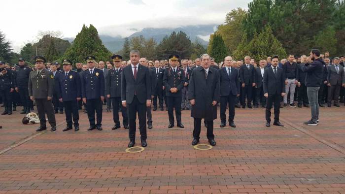 10 Kasım Atatürk’ü Anma Programı Çelenk Sunumu İle Başladı