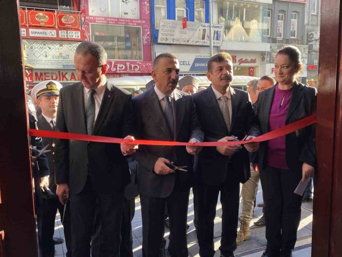 Atatürk Konulu Resim Sergisi Açıldı