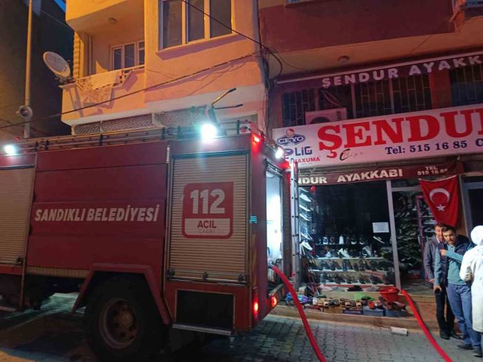 Ayakkabı Dükkanında Çıkan Yangında Büyük Çapta Zarar Meydana Geldi