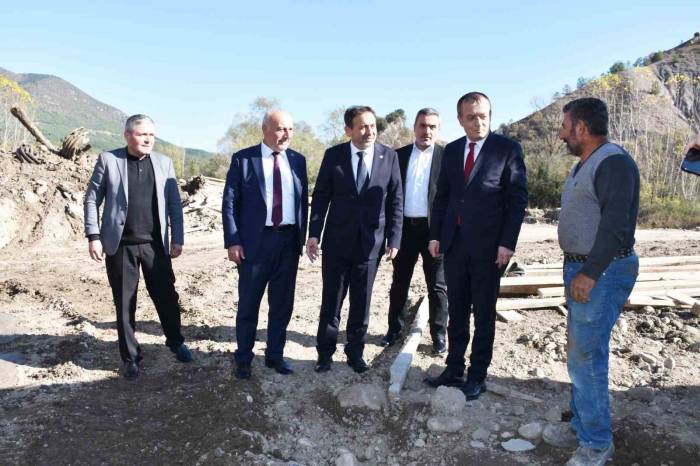 Eskipazar’da Asfalt Serimi İle Köprü Yapımı Çalışmaları Devam Ediyor