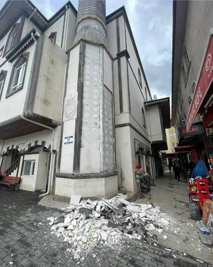 İvrindi’de Faciadan Dönüldü, Vatandaşlar Saniyelerle Kurtuldu