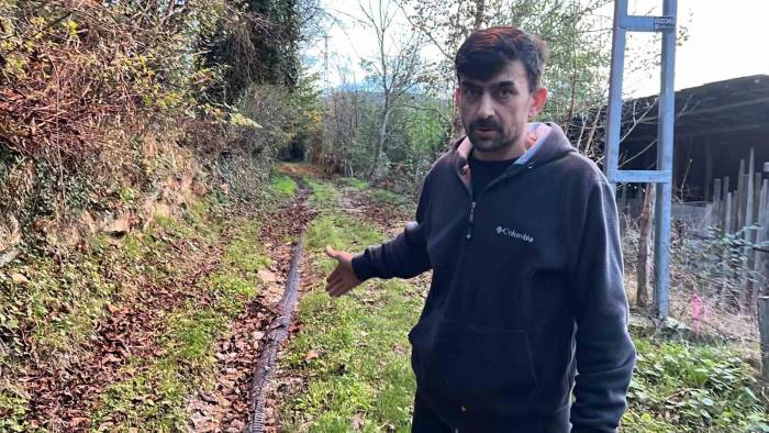 Bozuk Yol Vatandaşa Zor Anlar Yaşatıyor