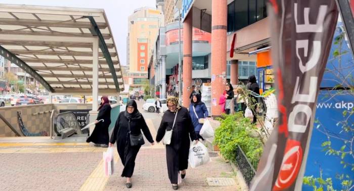 Bursa’da Şiddetli Rüzgar Hayatı Felç Etti