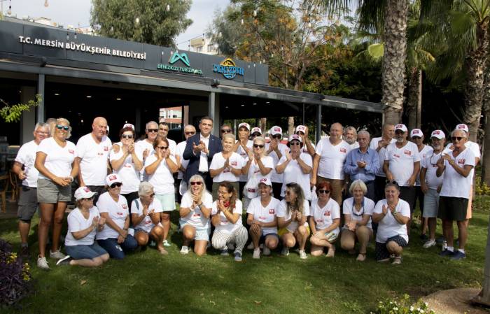 Denizcilerden Başkan Seçer’e Plaket