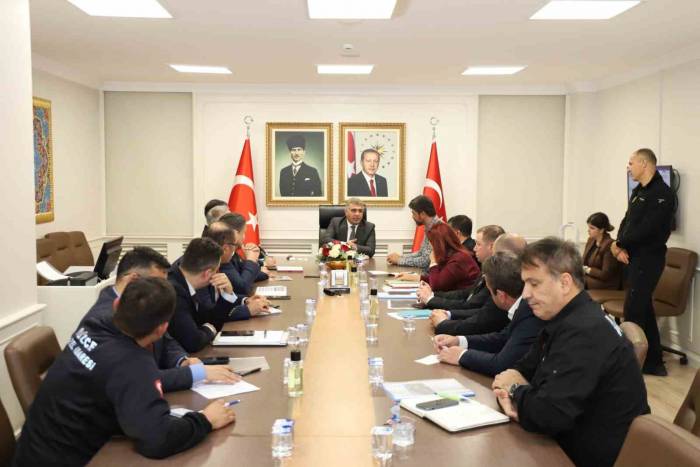 Vali Aslan Halk Gününde Vatandaşları Dinledi