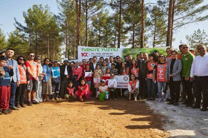 Gaziantep’te Yanan Ormanlık Alana 2 Bin Yeni Fidan Dikildi