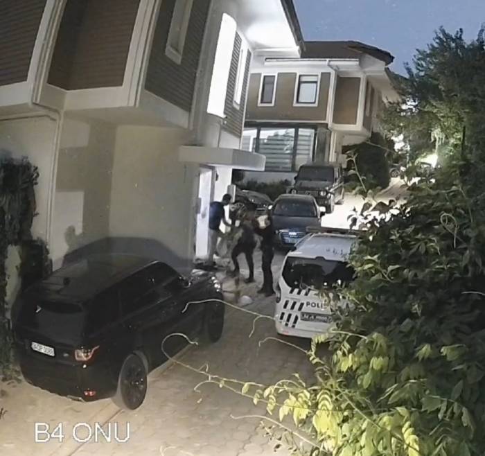 Dilan Ve Engin Polat Çiftinin Villalarında Komşusuyla Yaşadığı Park Kavgasının Görüntüleri Ortaya Çıktı