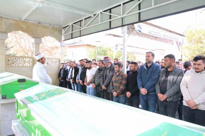 Patlamada Hayatını Kaybeden İki Kardeş Birlikte Defnedildi