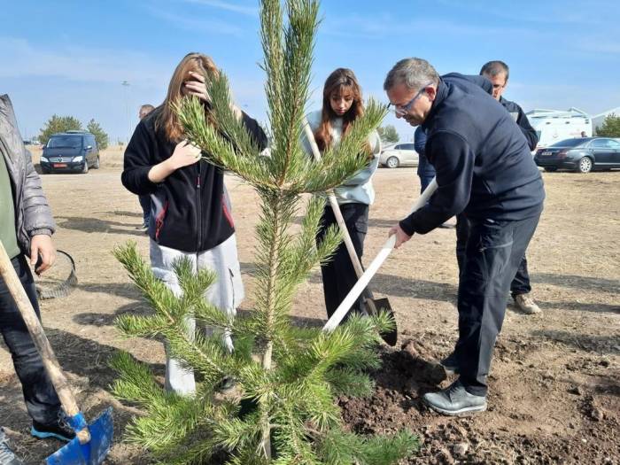 Kars’ta Fidanlar Toprakla Buluşturuldu