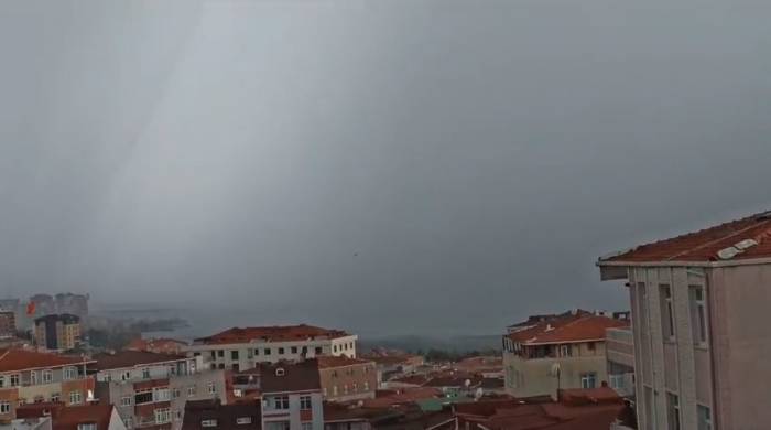 Küçükçekmece Gölünde Hortum Paniği