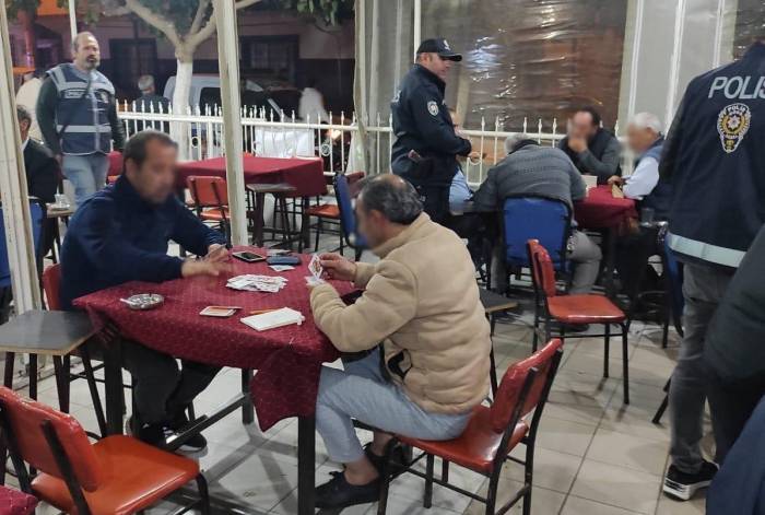 Turgutlu’da Huzur Uygulamasında Aranan 10 Şahıs Yakalandı