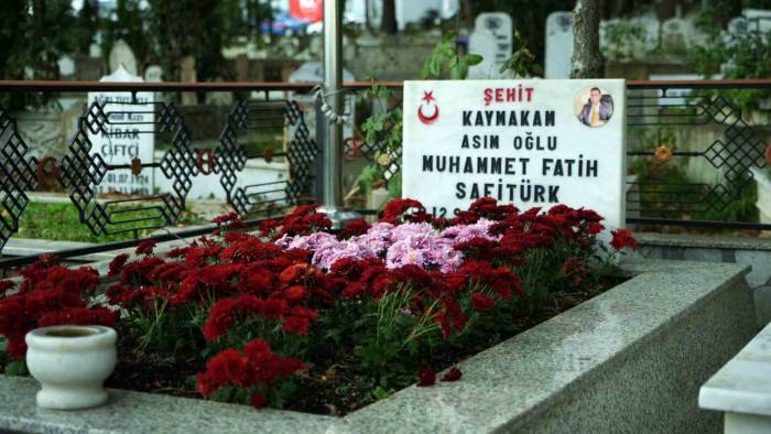 Görevi Başında Şehit Edilen Kaymakam Safitürk, Vefatının 7’nci Yılında Kabri Başında Anıldı